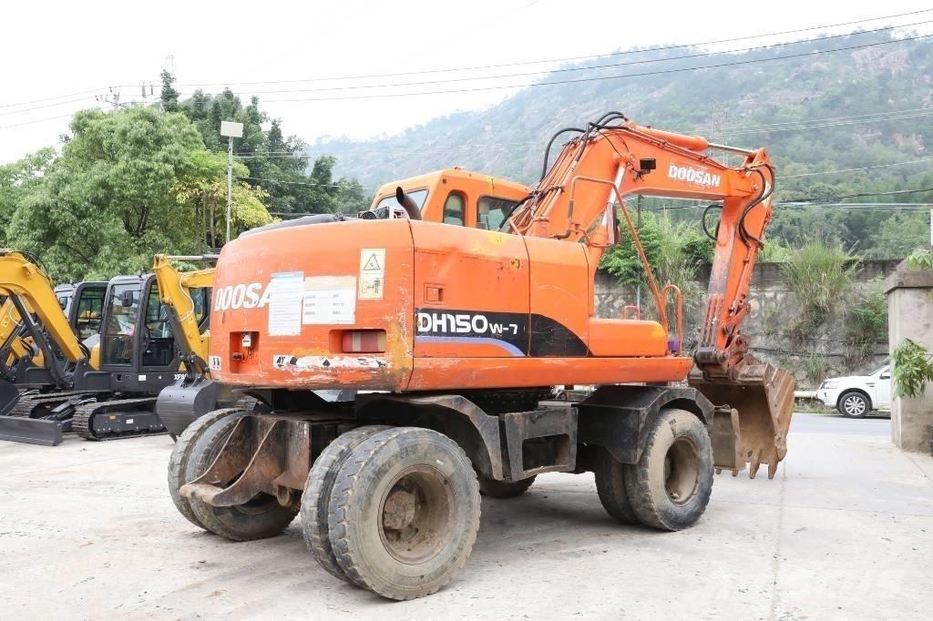 Doosan DH 150 W-7 Escavatori gommati