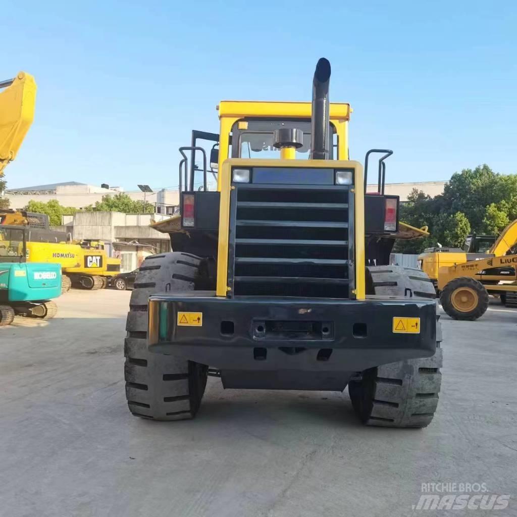 Komatsu WA 320-5 Pale gommate