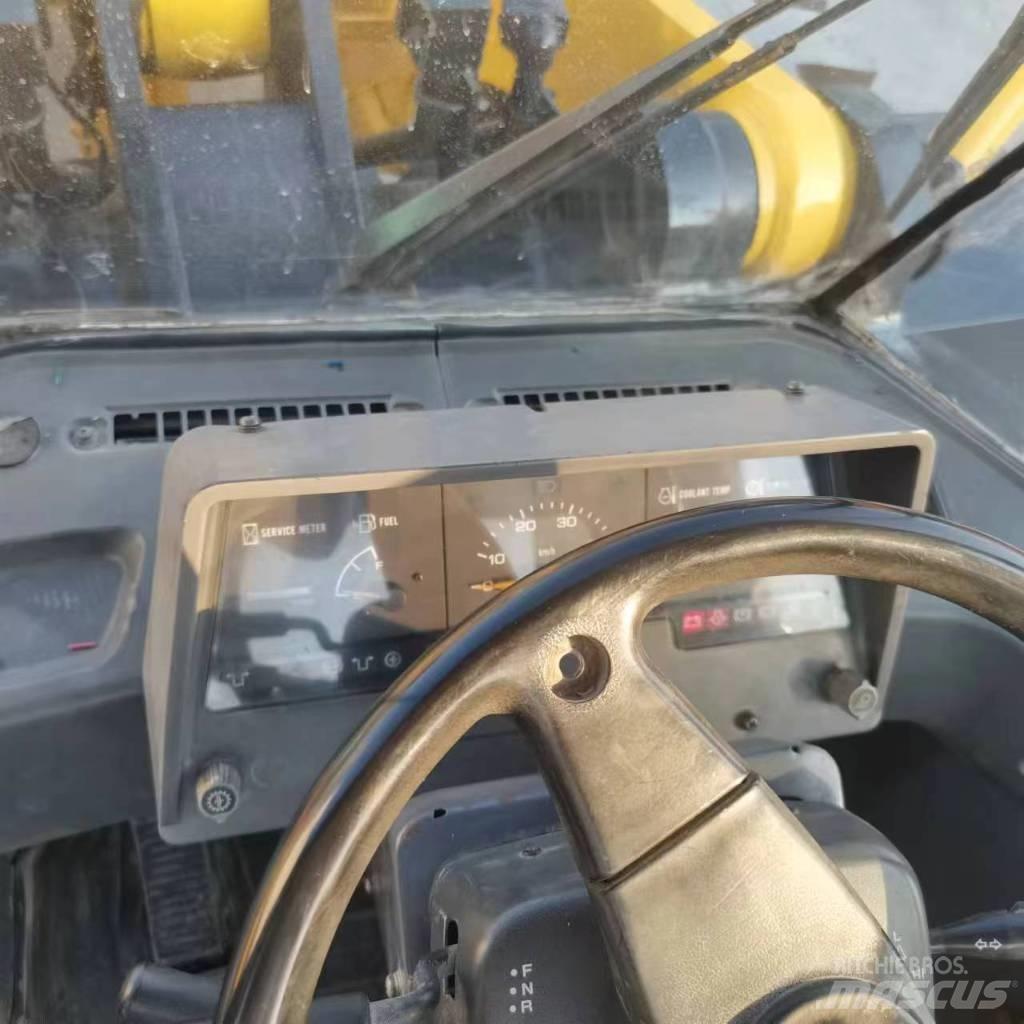 Komatsu WA 320-5 Pale gommate