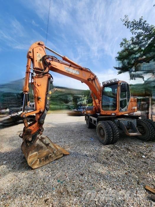 Doosan DX 140 W Escavatori gommati