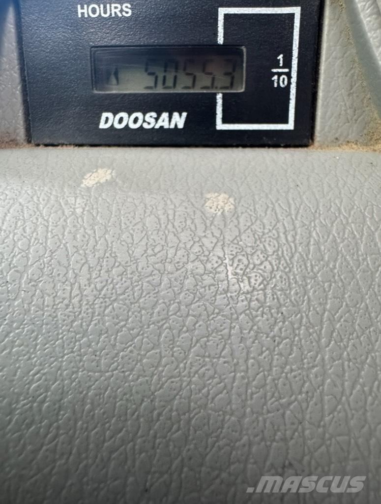 Doosan DX 140 W Escavatori gommati