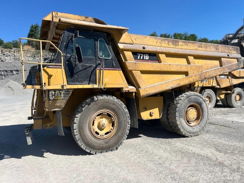 CAT 771D Dumper a telaio rigido