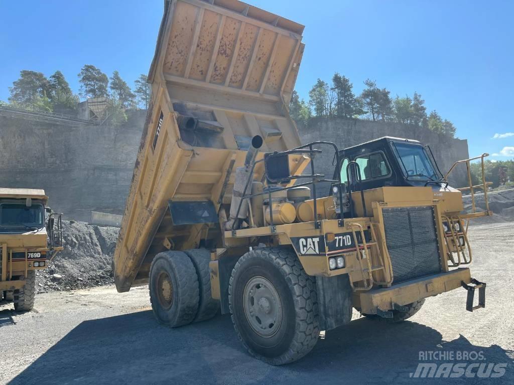 CAT 771D Dumper a telaio rigido