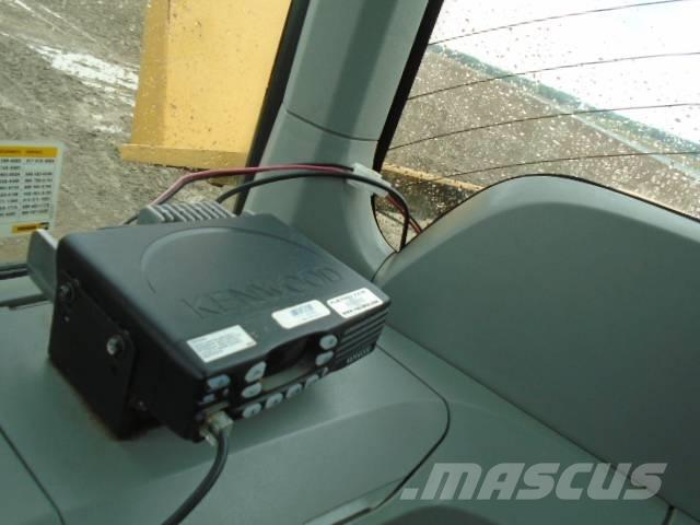 CAT 938M Pale gommate