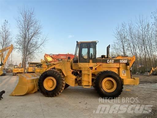 CAT 950 F Pale gommate