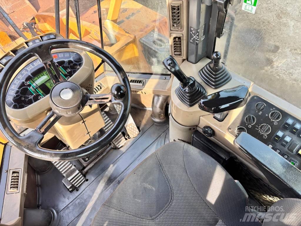CASE 821C/2 Pale gommate