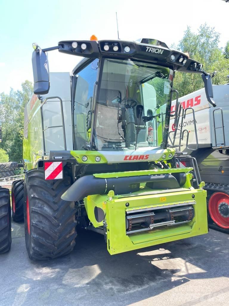 CLAAS TRION 750 Mietitrebbiatrici