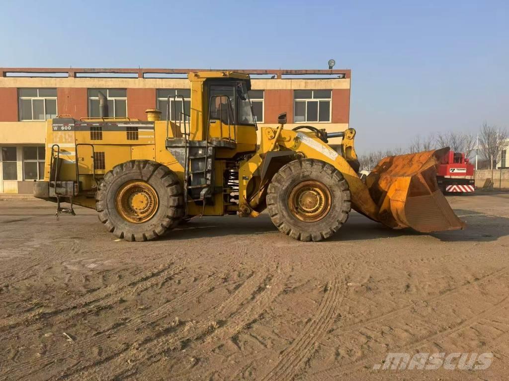 Komatsu WA 600-3 Pale gommate