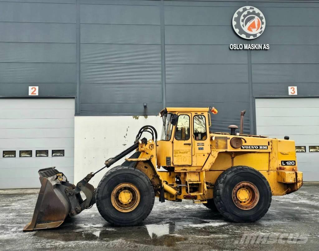 Volvo L 120 Pale gommate