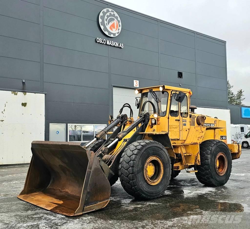 Volvo L 120 Pale gommate
