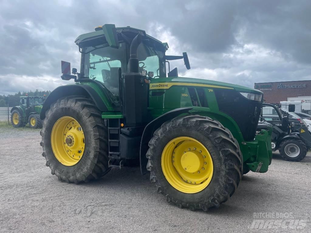 John Deere 7R330 Trattori