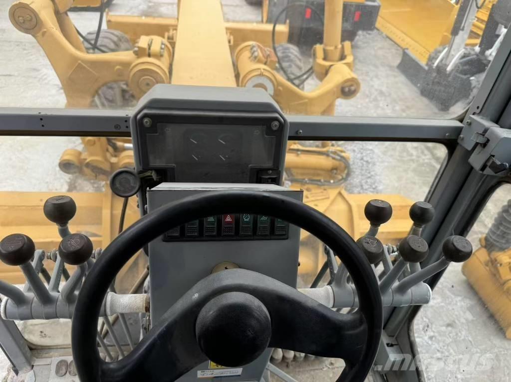 SEM 919 Motorgraders