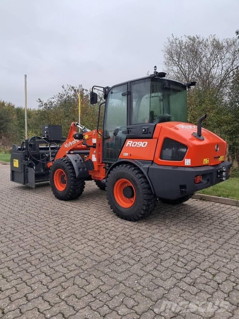 Kubota R 090 Pale gommate