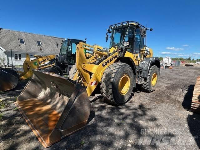Komatsu WA200-8 Pale gommate