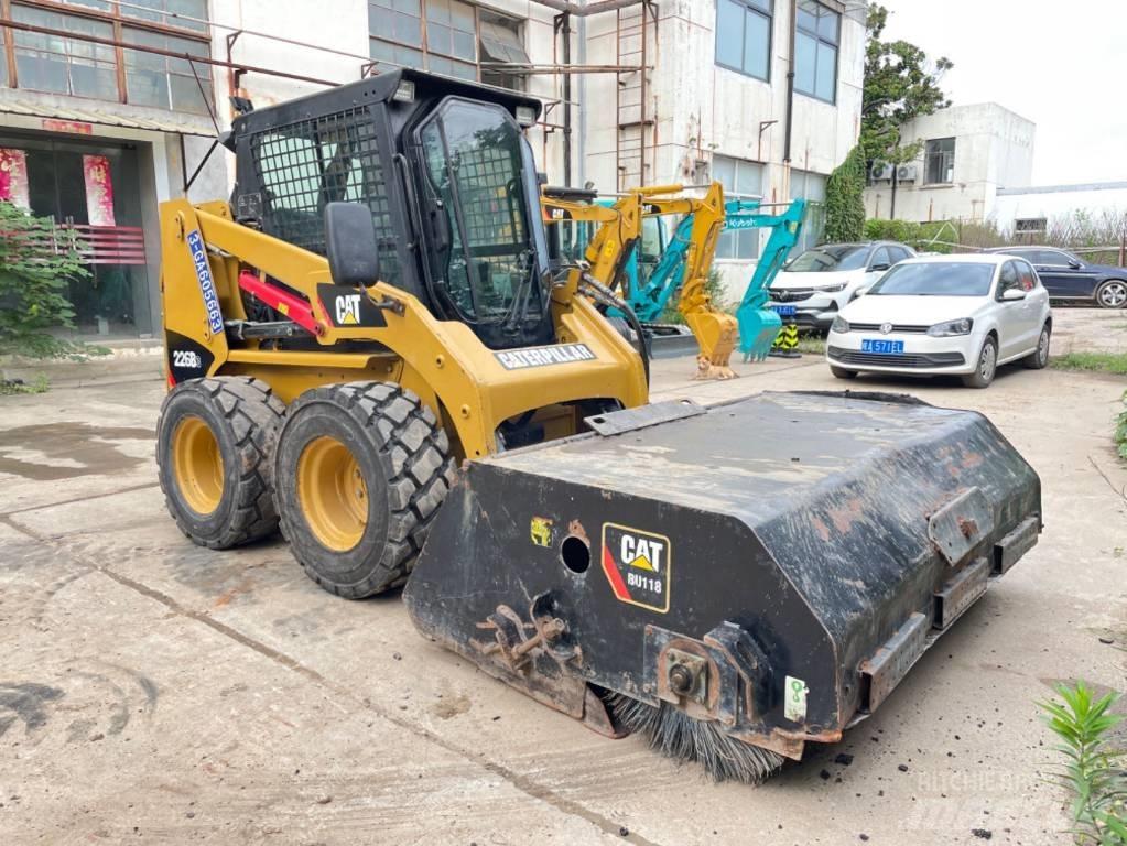 CAT 226B Mini Pale Gommate