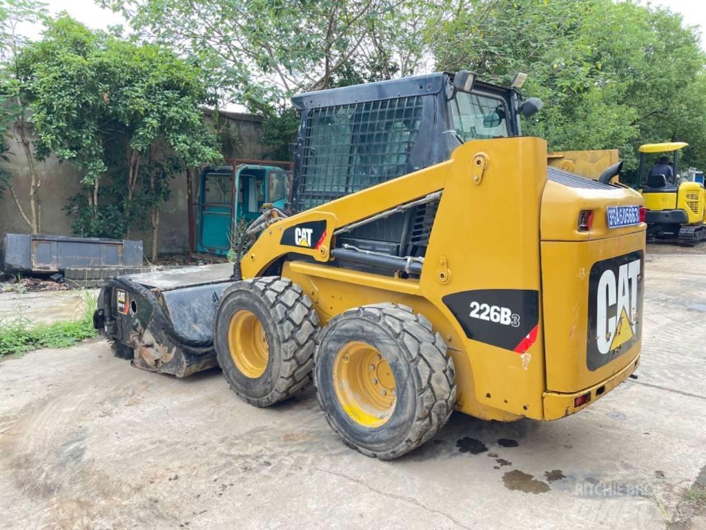 CAT 226B Mini Pale Gommate