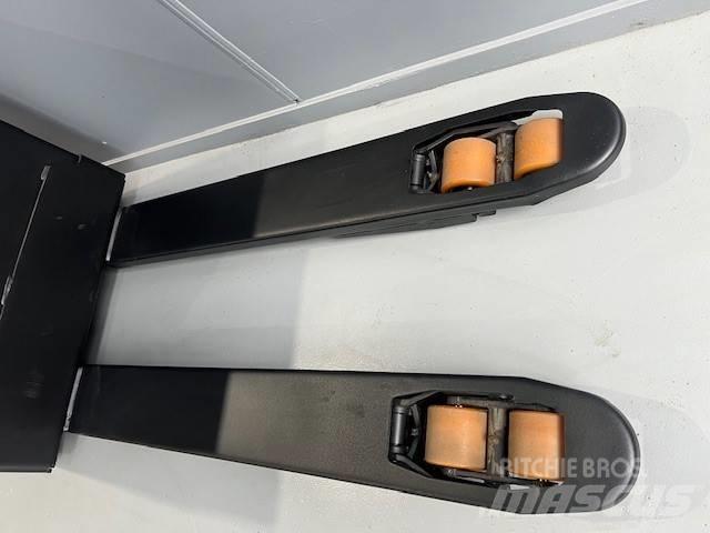 Toyota LWE160 Transpallet manuale