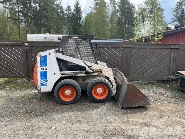 Bobcat 743 Mini Pale Gommate