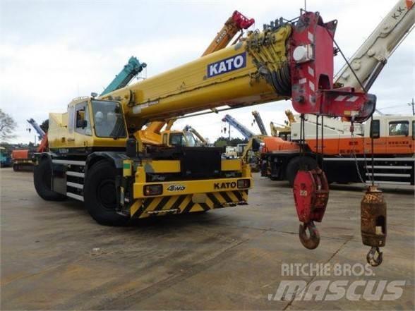 Kato KR65H Gru per terreni difficili