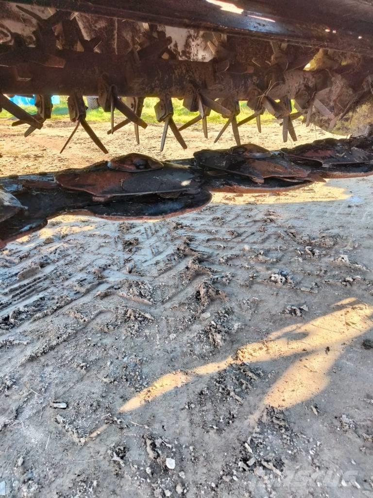 CLAAS DISCO 8200 T Falciacondizionatrici