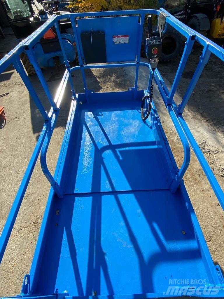 Haulotte Compact 12 Piattaforme a pantografo