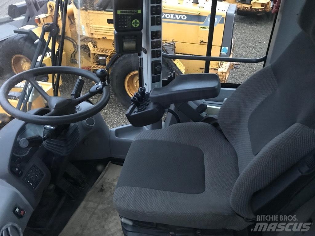 Volvo L120H Pale gommate