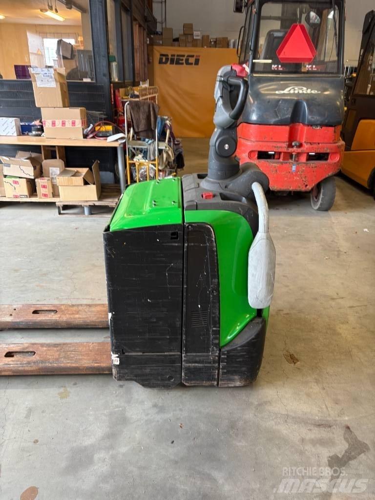 Cesab P322 Carrelli elevatori bassi a piattaforma