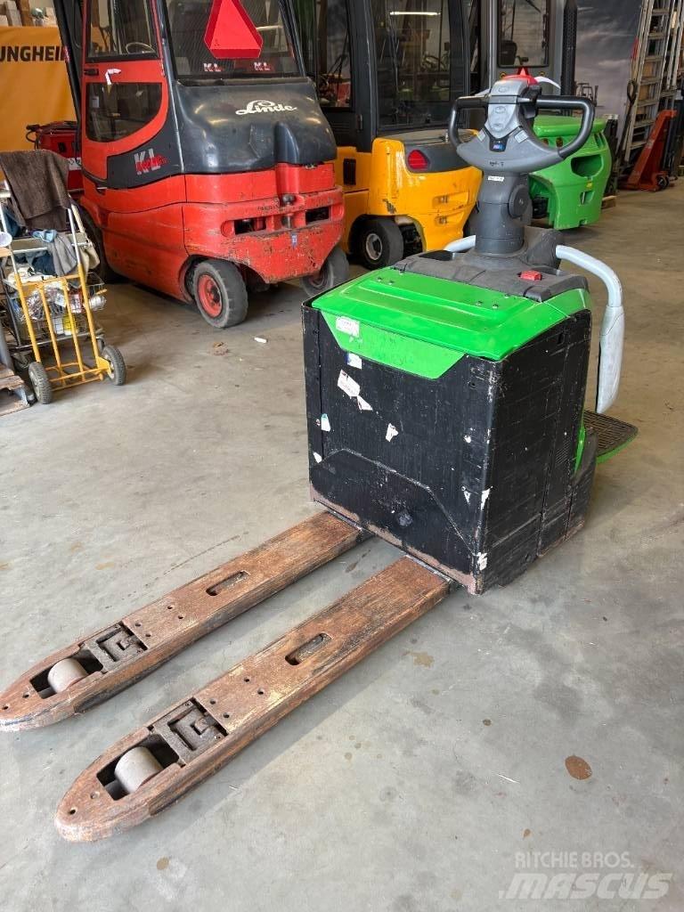 Cesab P322 Carrelli elevatori bassi a piattaforma