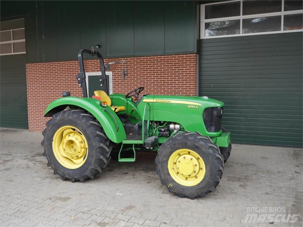 John Deere 5065E Trattori