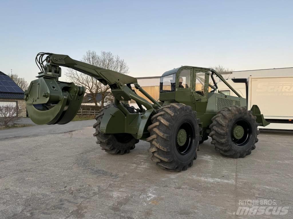 Clark Ranger 667C Trattori Forestali