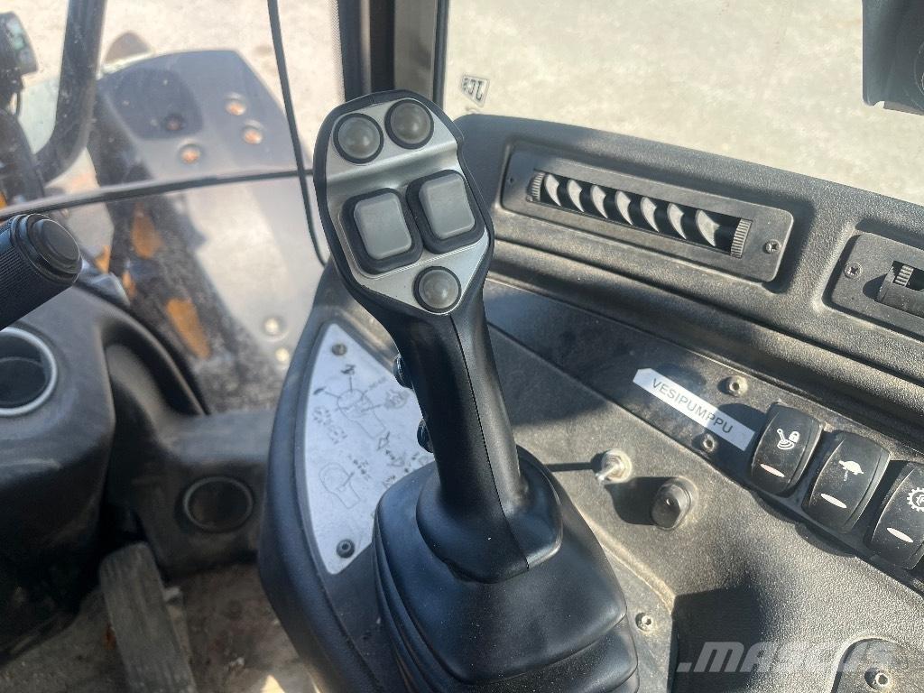 JCB 409 / Myyty, Sold Pale gommate