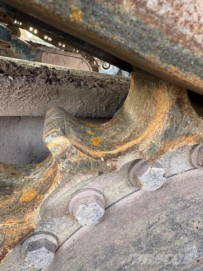 Hitachi ZX650LCH Escavatori cingolati