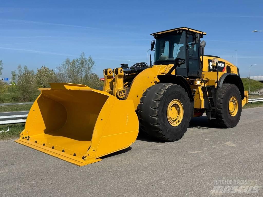 CAT 980M Pale gommate