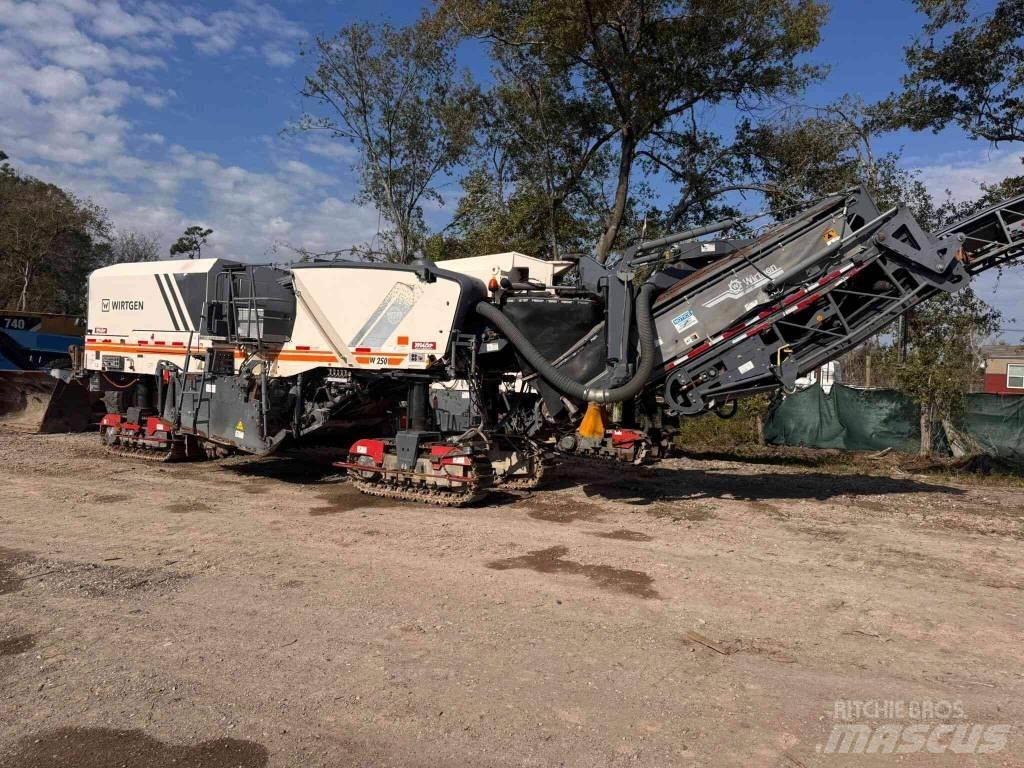 Wirtgen W250 Fresa a freddo per asfalto