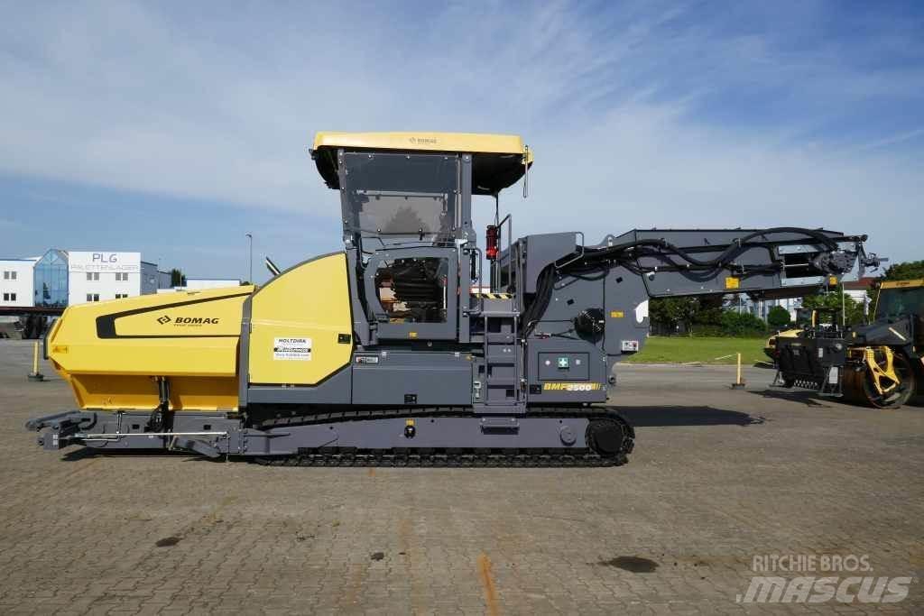 Bomag BMF 2500 M Alimentatori