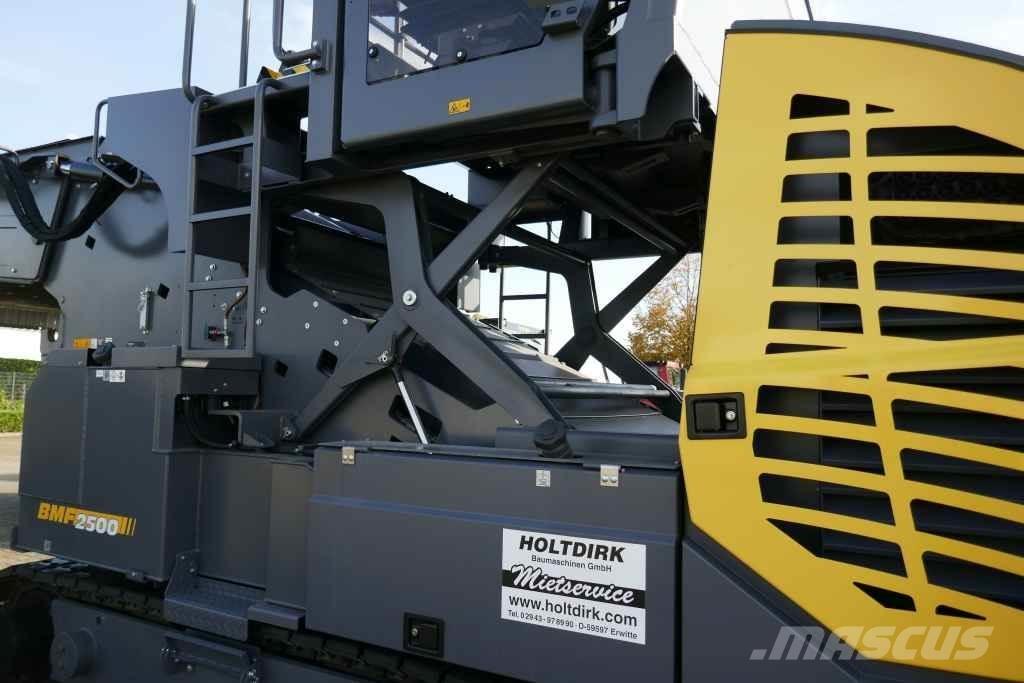 Bomag BMF 2500 M Alimentatori