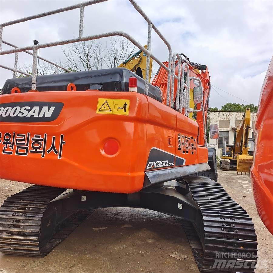 Doosan DX300 Escavatori cingolati
