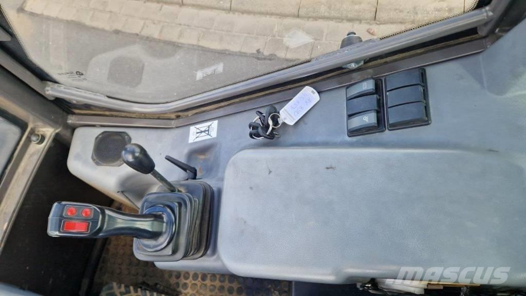 Mecalac AX 850 Pale gommate