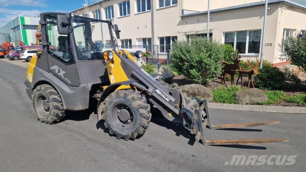 Mecalac AX 850 Pale gommate
