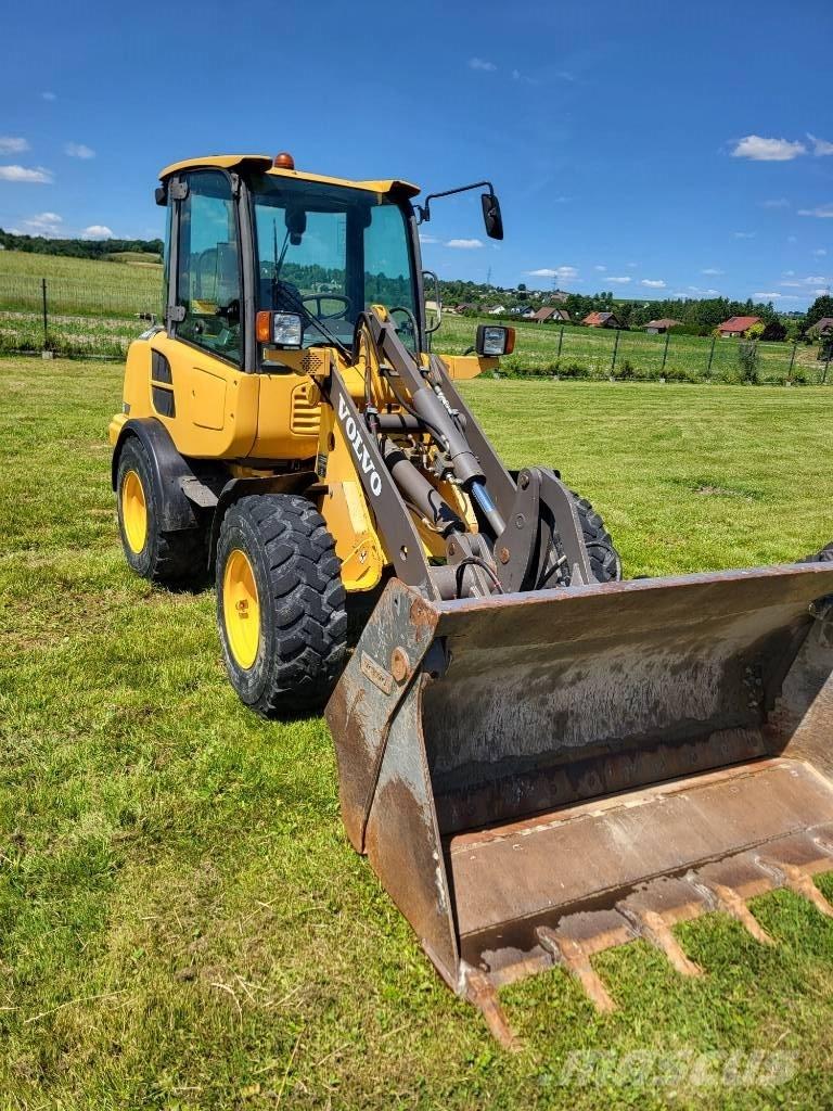 Volvo L 25 F Pale gommate