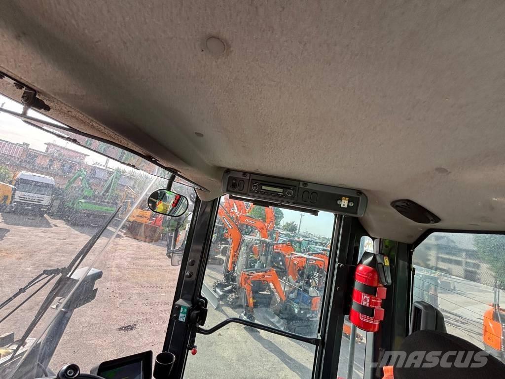 Hyundai HL 757-9 A Pale gommate