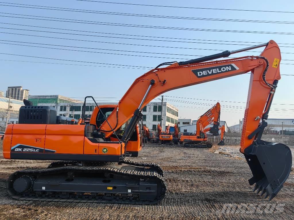 Doosan DX225 Escavatori cingolati