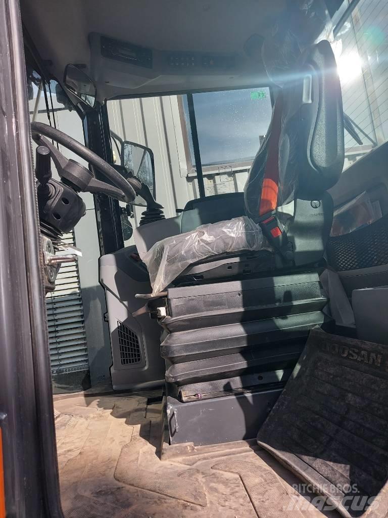 Develon DL 200-7 Pale gommate