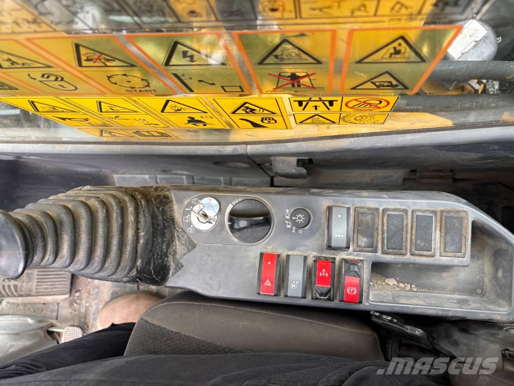 Komatsu PW148-11 Escavatori gommati