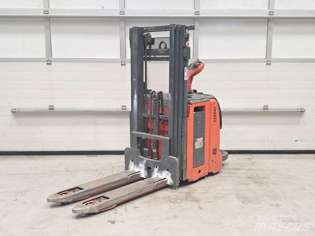 Linde D12 AP Transpallet uomo a terra