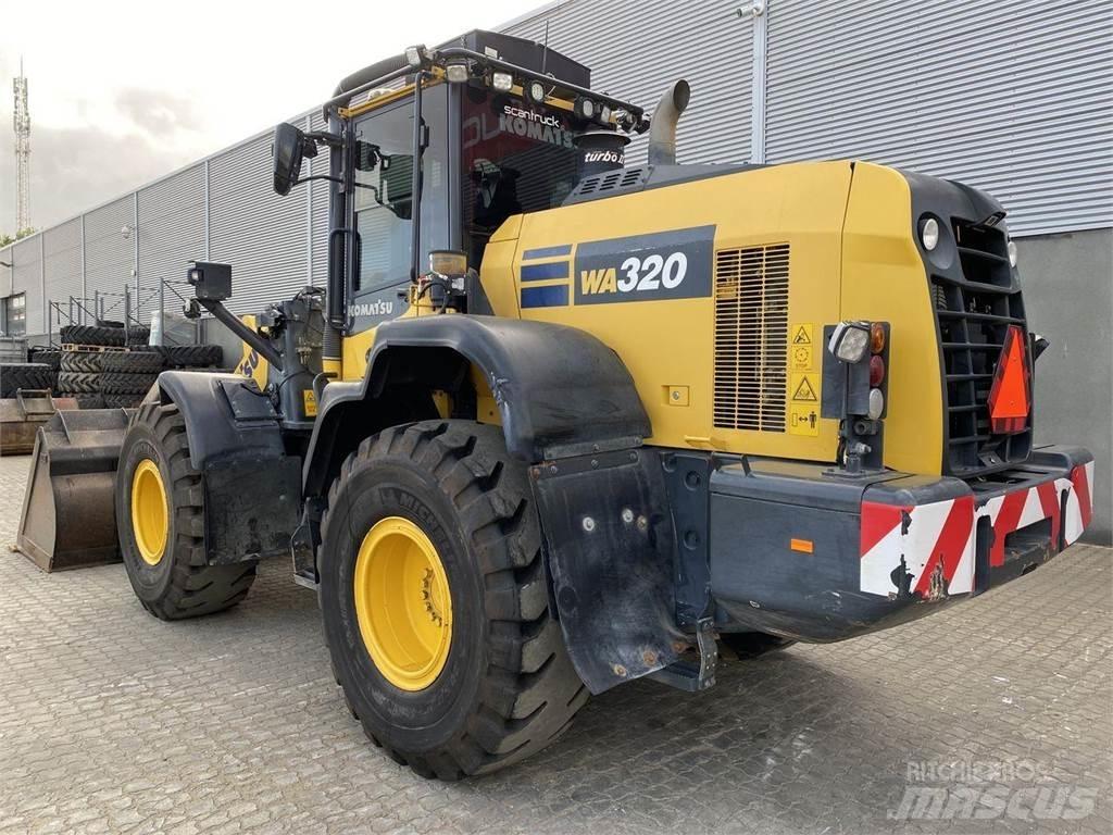 Komatsu WA320-8 Pale gommate