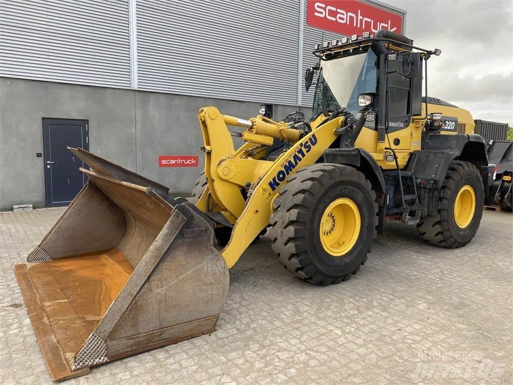 Komatsu WA320-8 Pale gommate