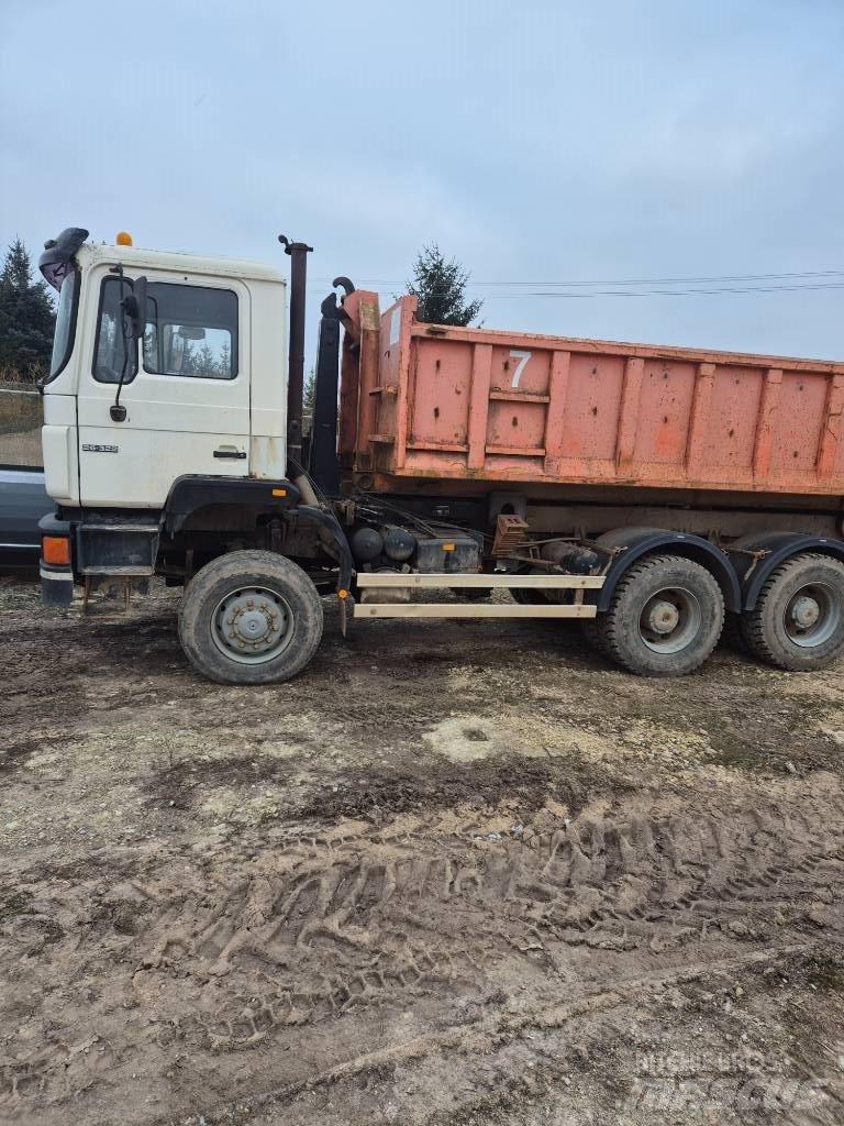 MAN 26.322 Camion con cassone scarrabile