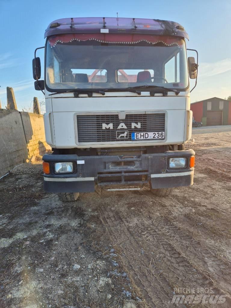 MAN 26.322 Camion con cassone scarrabile