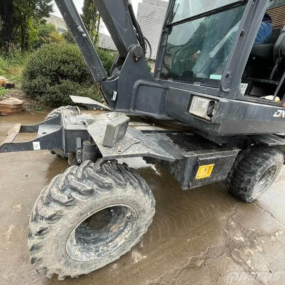 Doosan DX60W Escavatori gommati